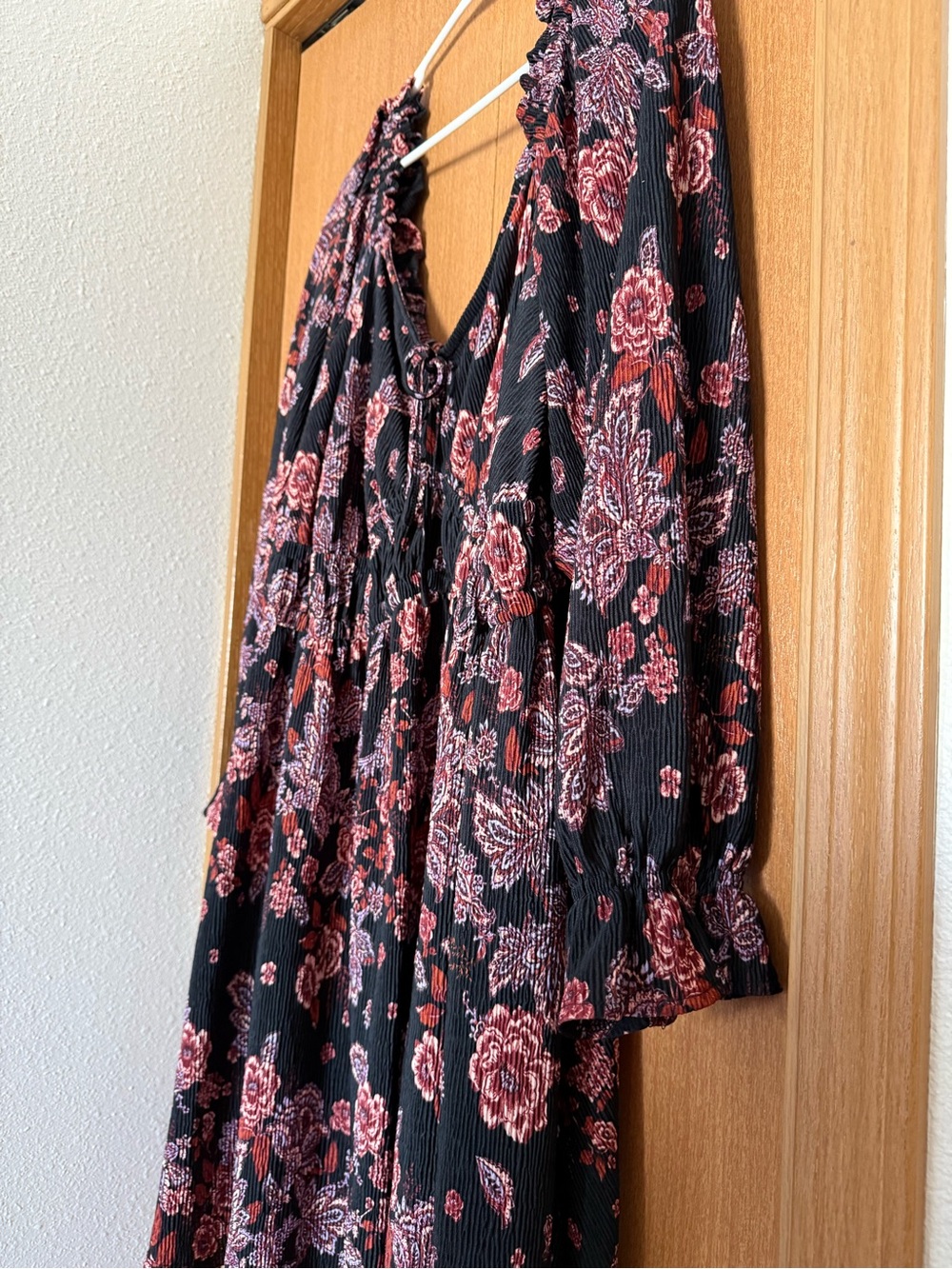 Women's Black Floral V-Neck Tunic Dress with Rose Print - Picture 3 of 5
